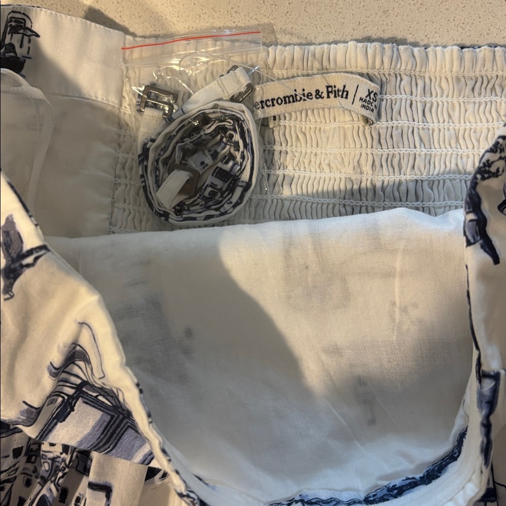 A&F Strapless Bubble Hem Top XS - Picture 4 of 5